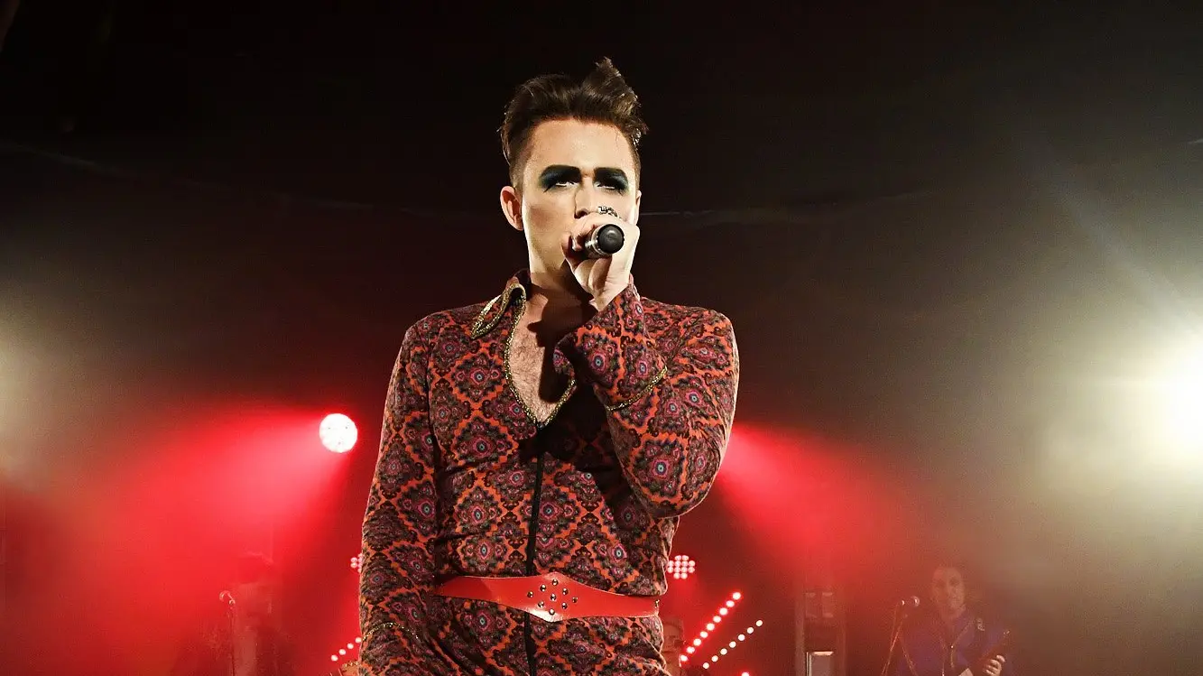Rock meets circus in Bowie show