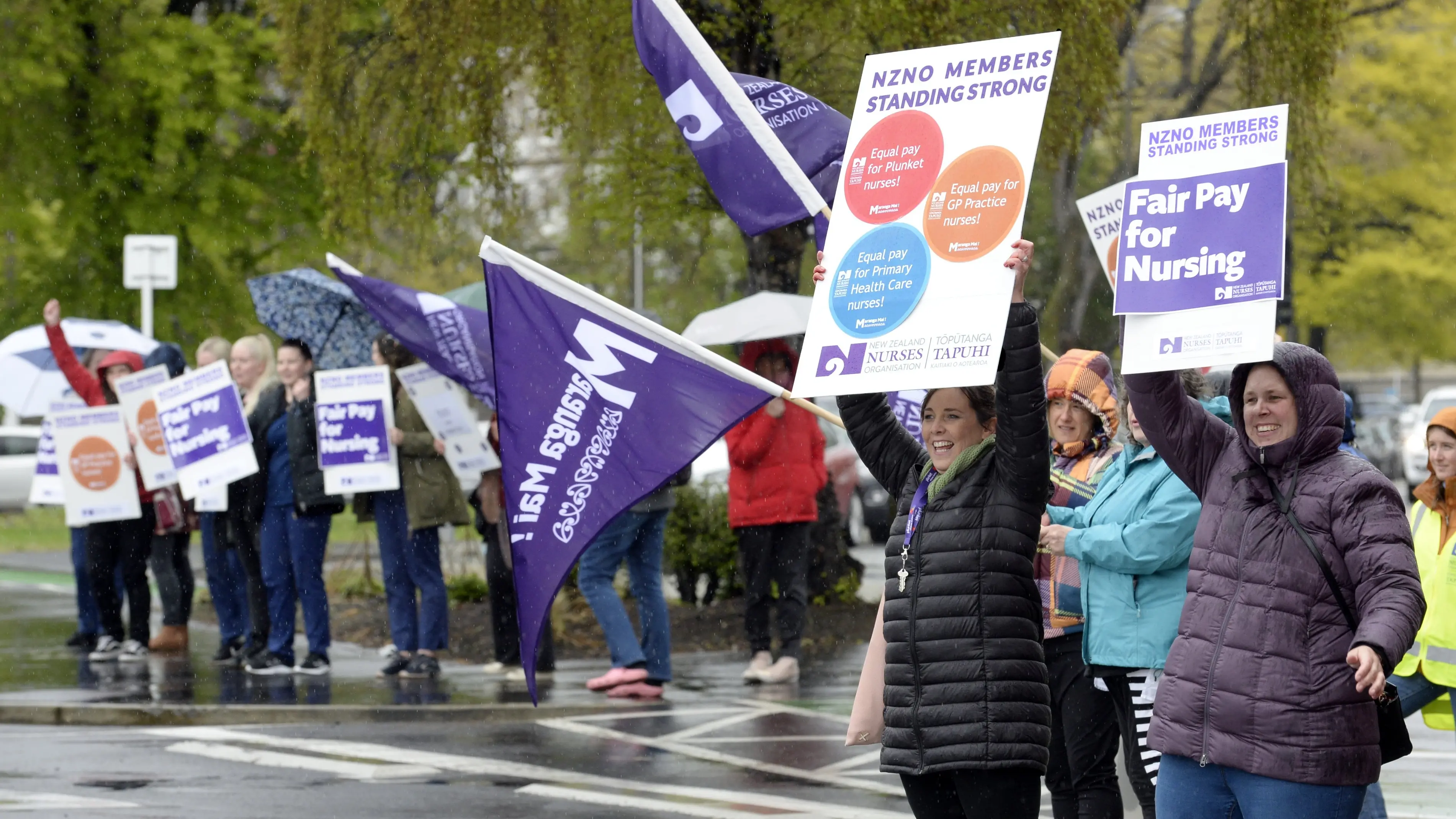 Wet weather fails to dampen determination of striking nurses