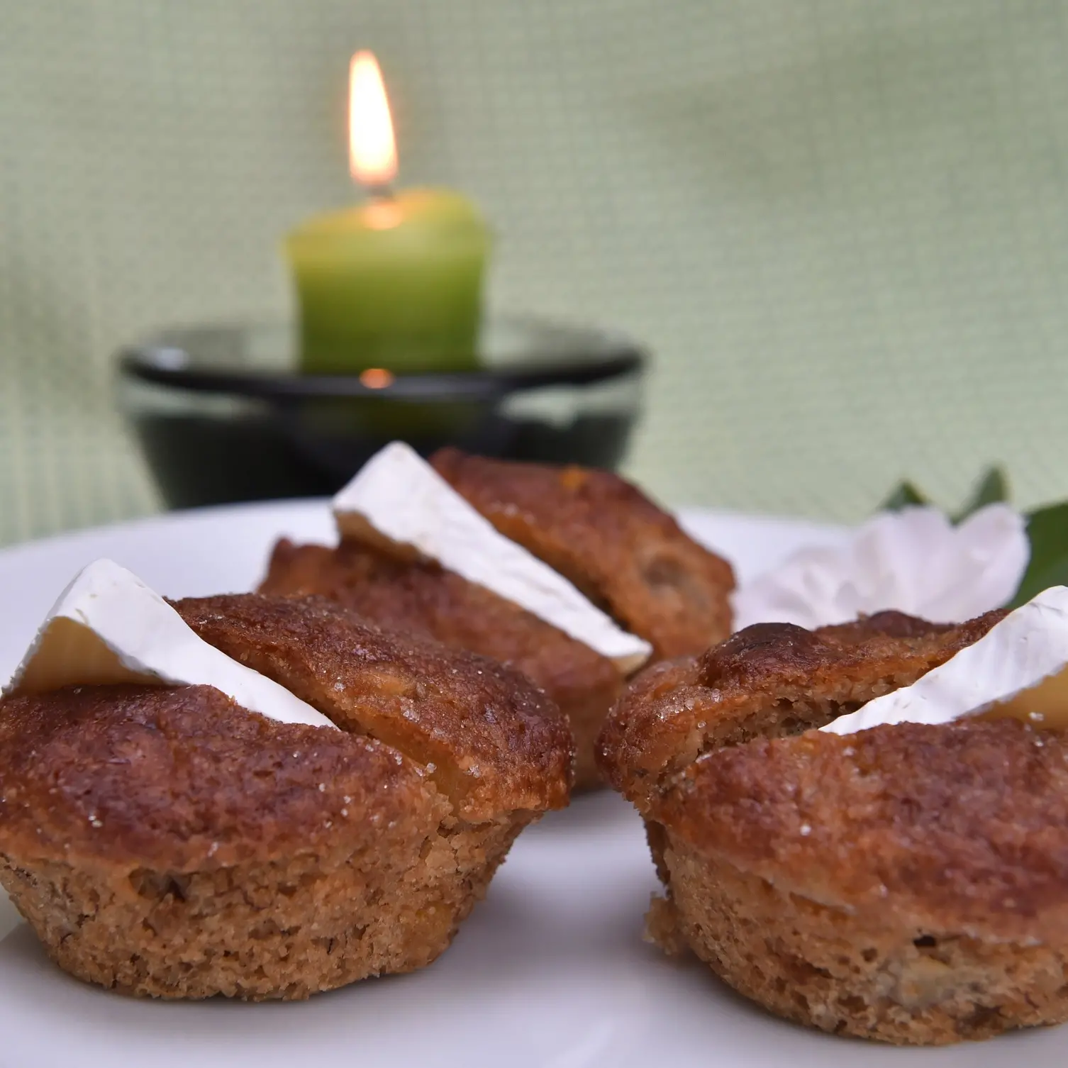 Banana muffins with mango and lime