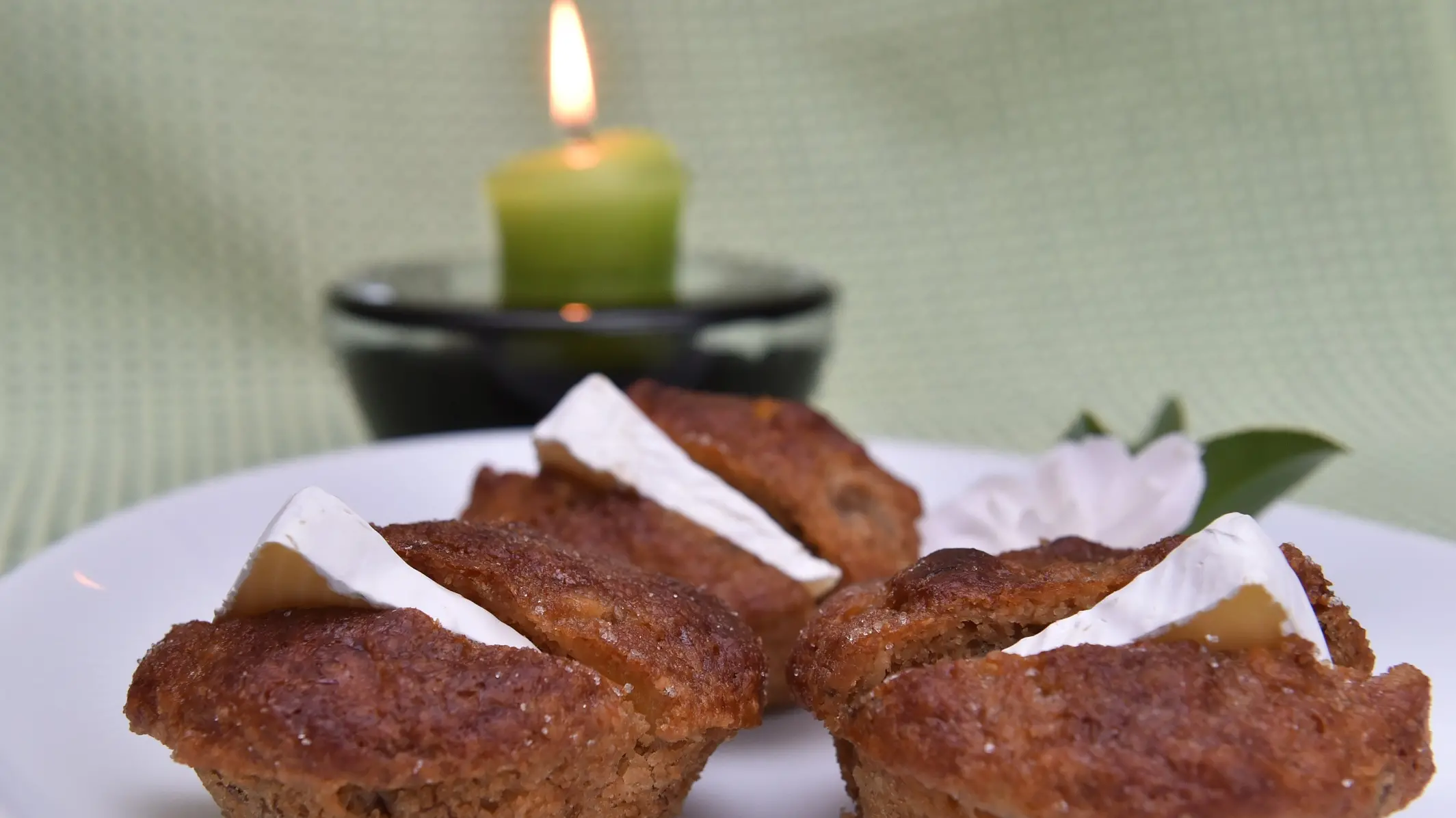 Banana muffins with mango and lime