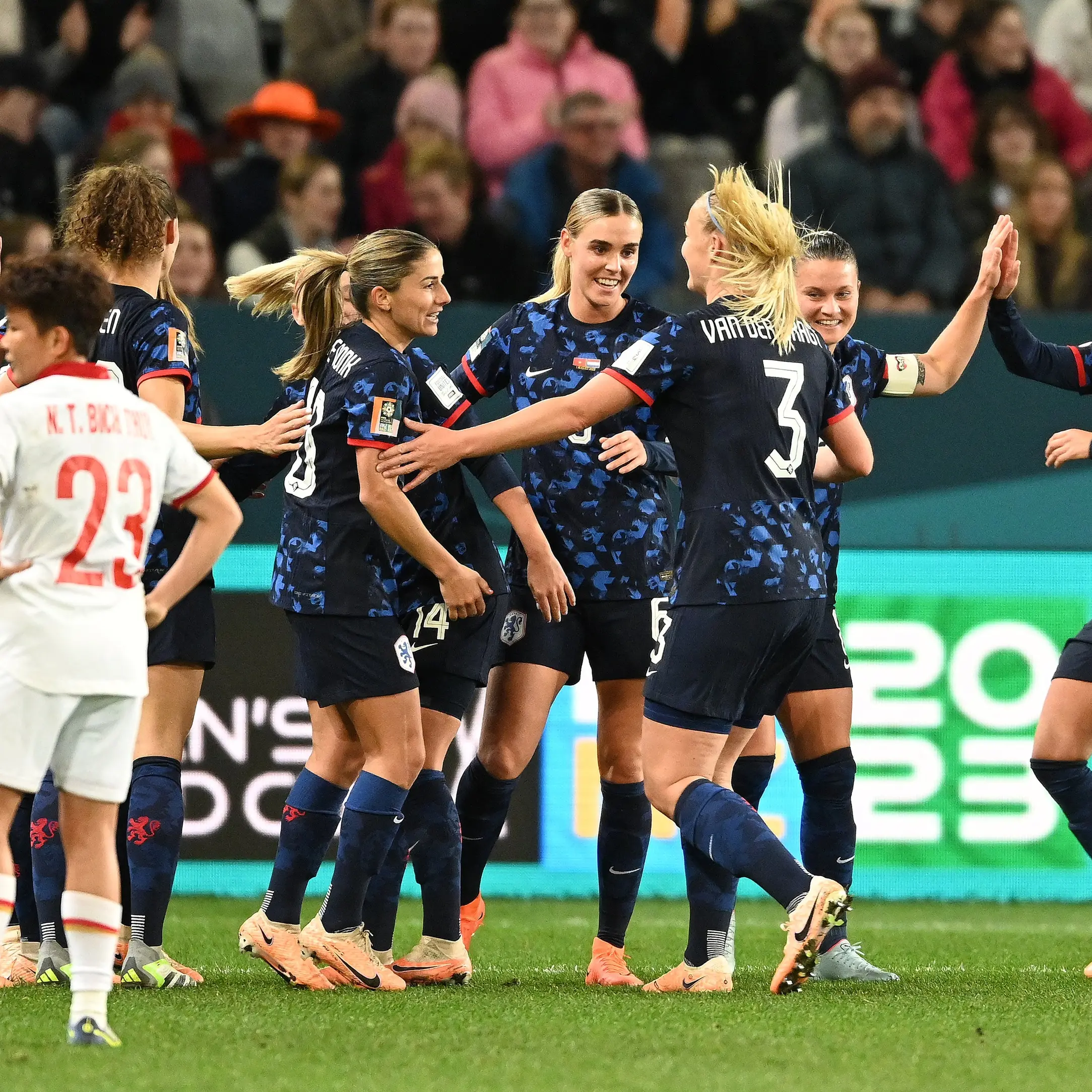 Ruthless Dutch put seven past hapless Vietnam