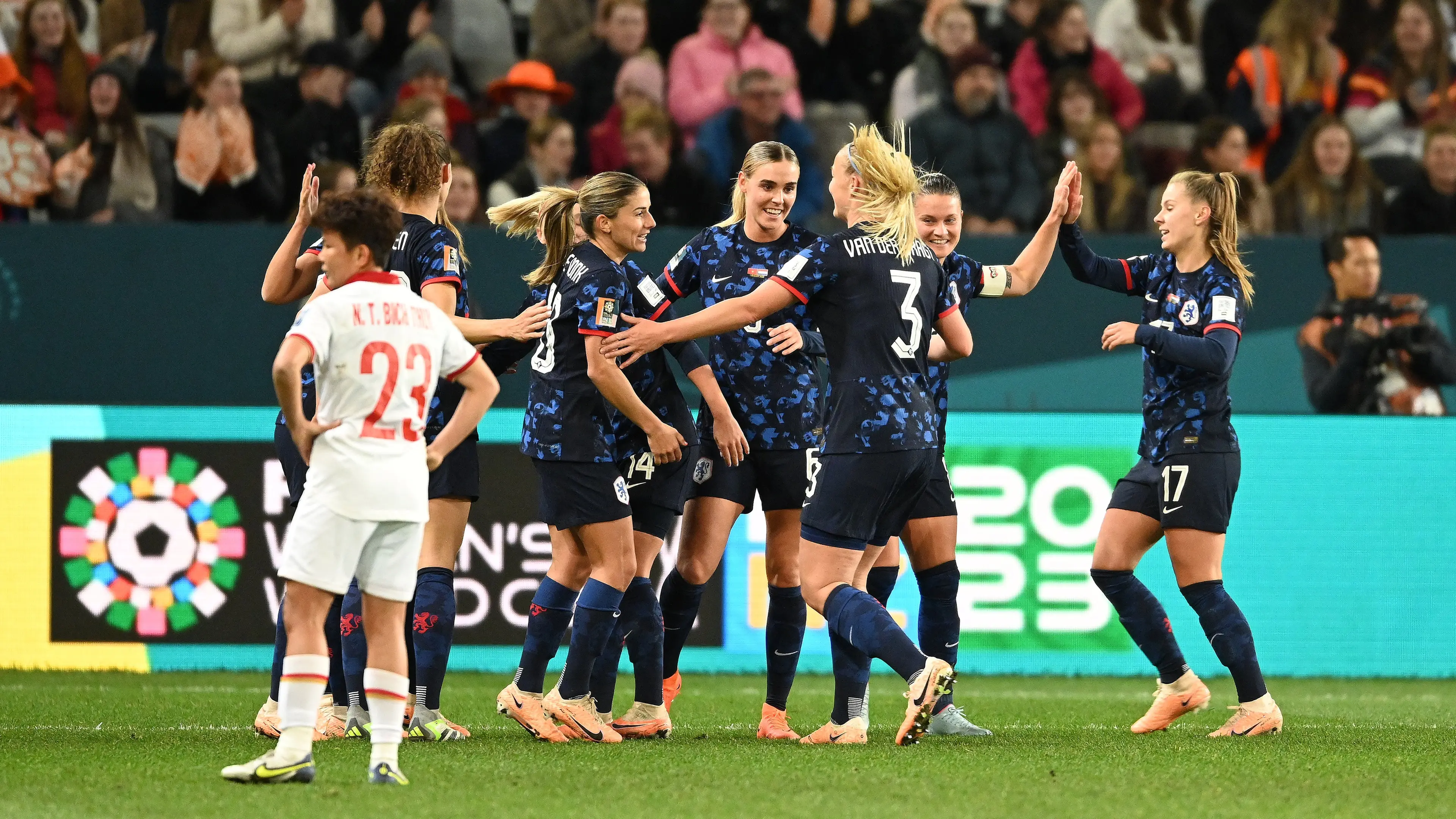 Ruthless Dutch put seven past hapless Vietnam