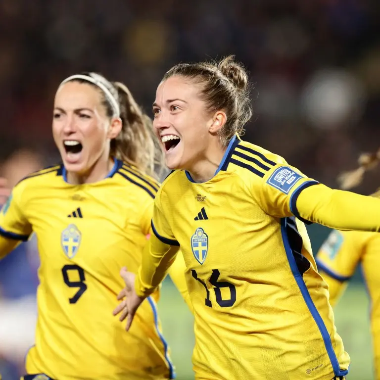 Sweden hold off Japan to reach semis at World Cup