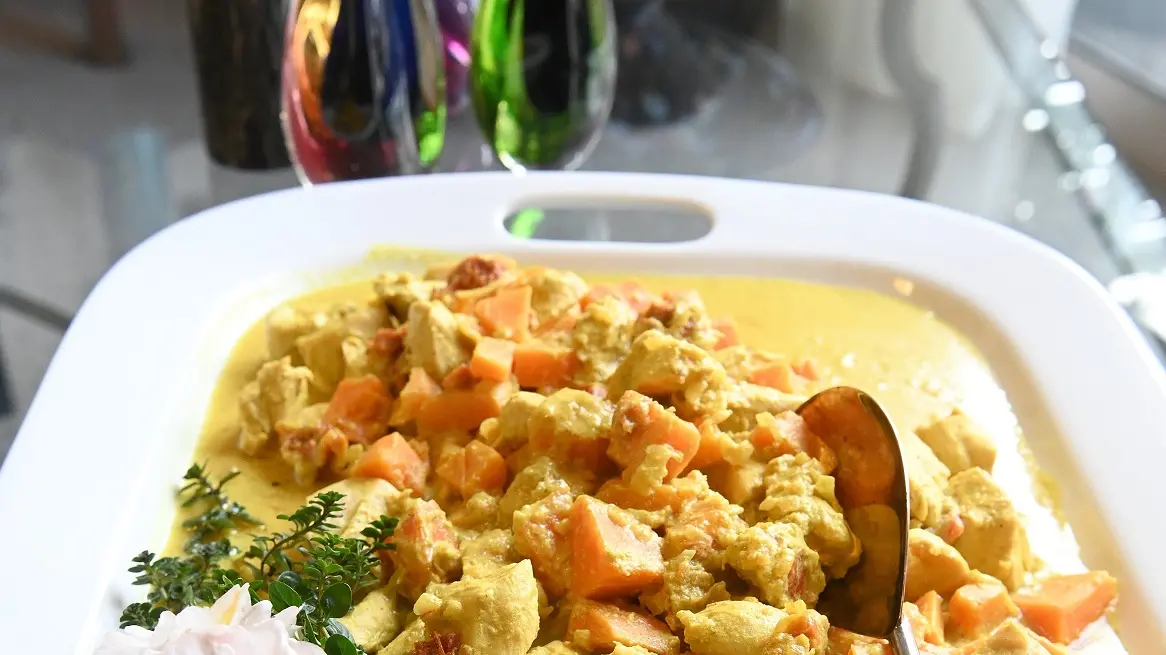 Golden chicken and kumara curry