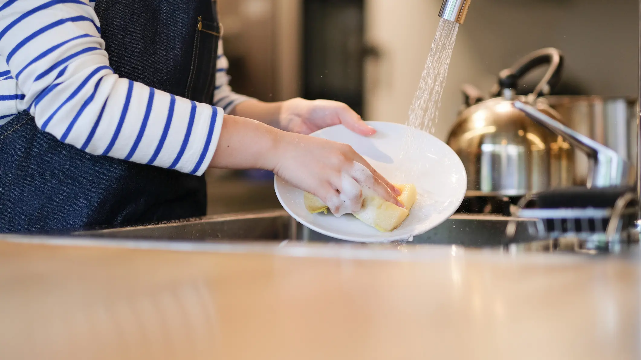 Union and Restaurant Assn at odds over fair pay, trial plans