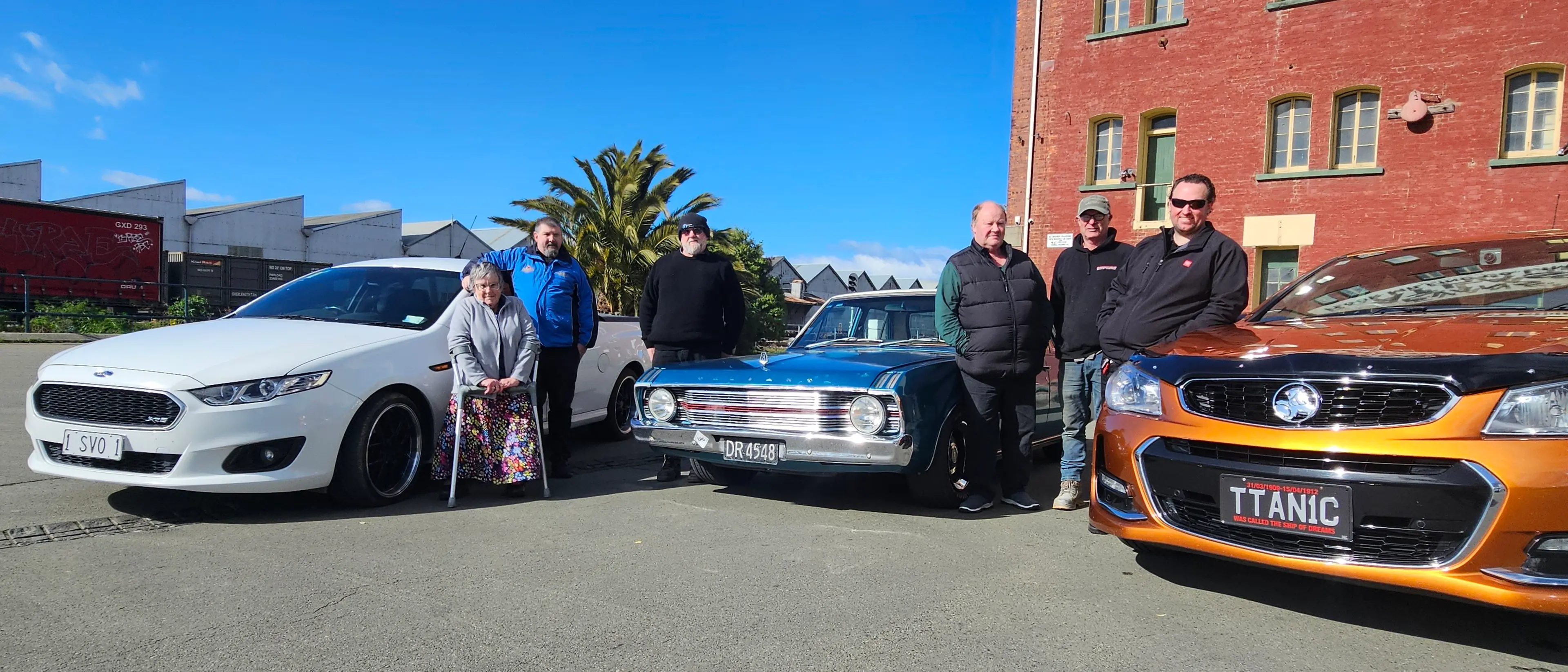 Club rivalry set aside for car show