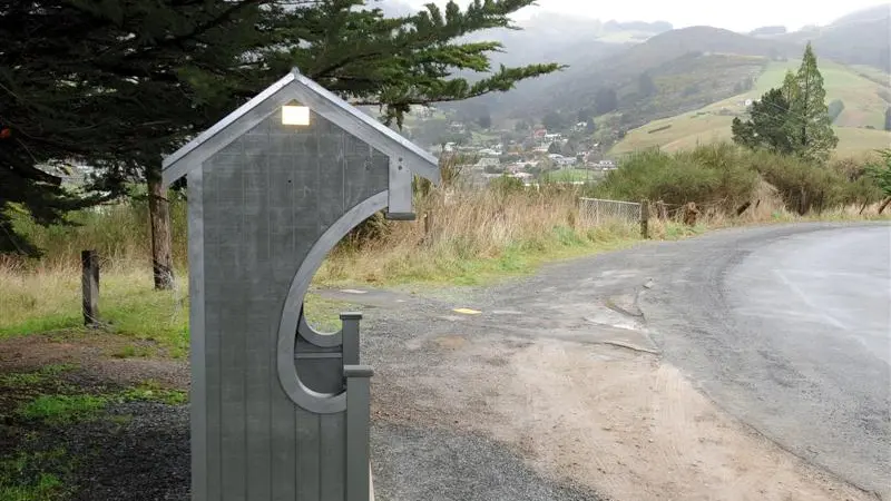 $11,000 bus shelter for six Sawyers Bay houses