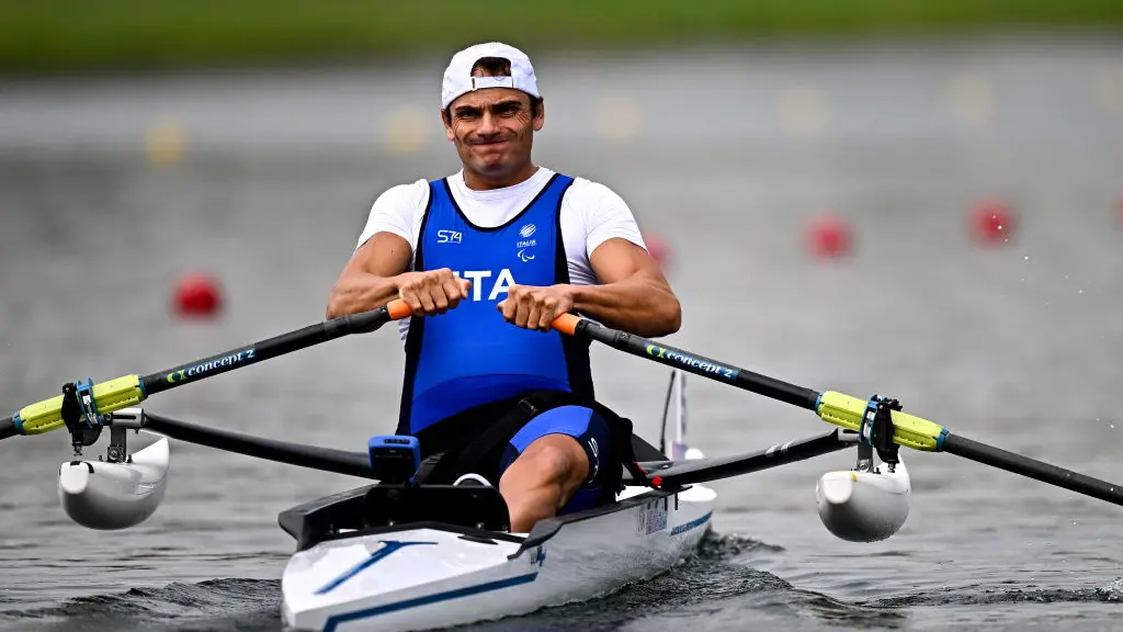 Forgotten phone costs rower bronze