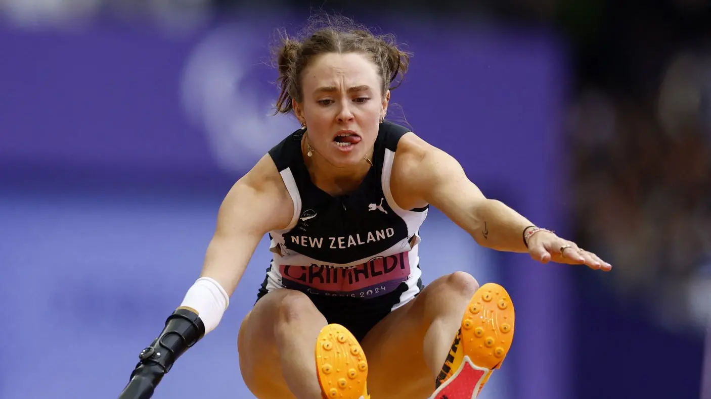 Grimaldi pipped at post, Robinson giving up javelin