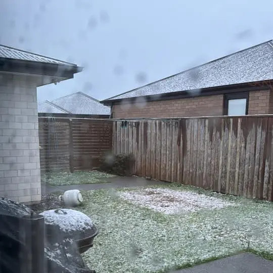 Snow falls in Canterbury, schools closed in Southland
