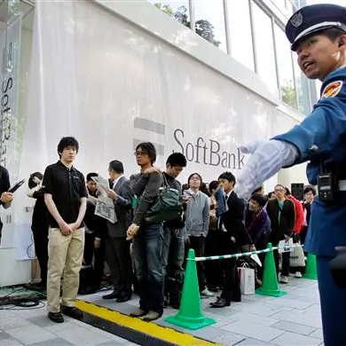 People queue for hours to get iPad