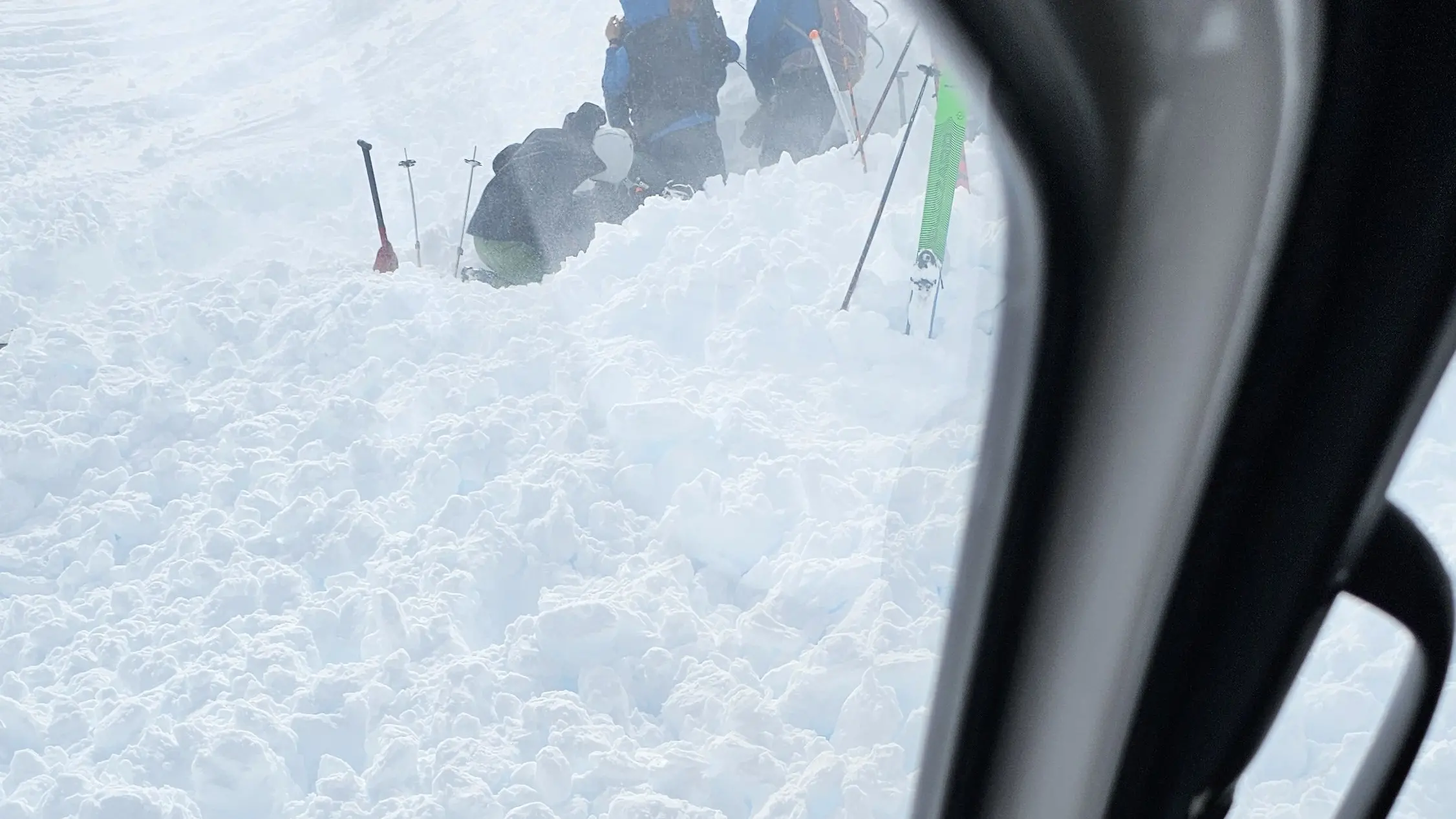 ‘Shovelling like crazy’ in avalanche rescue