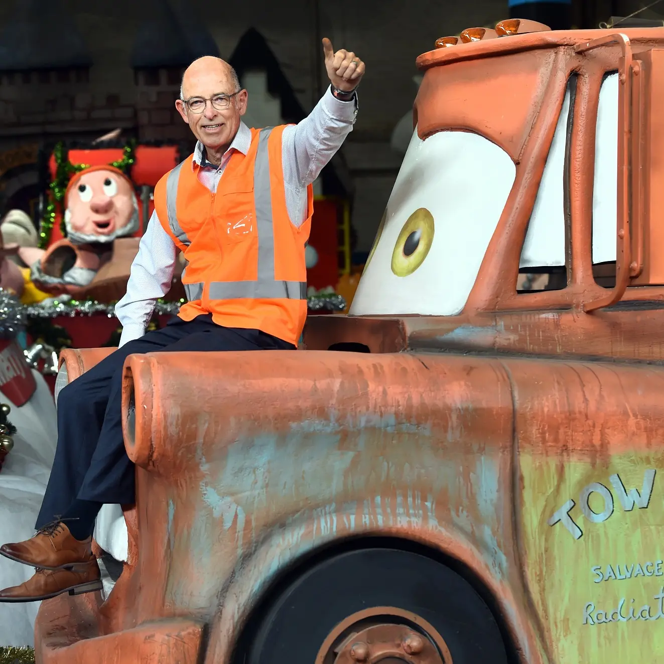 Albatross float returns for Santa Parade