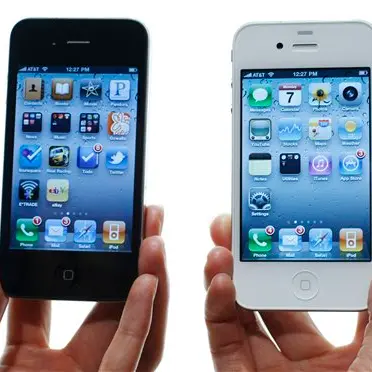 Apple apologises for iPhone 4 delays