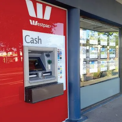 Glitchy Lincoln ATM swallowing cards
