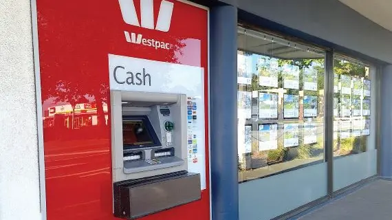 Glitchy Lincoln ATM swallowing cards