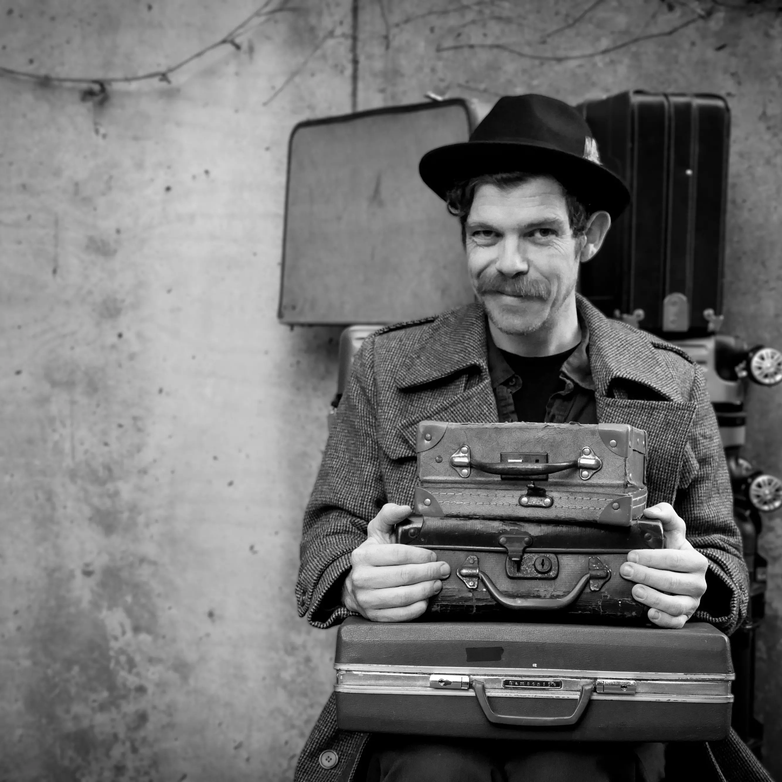 Suitcase-sized show inspired by globetrotting surprises