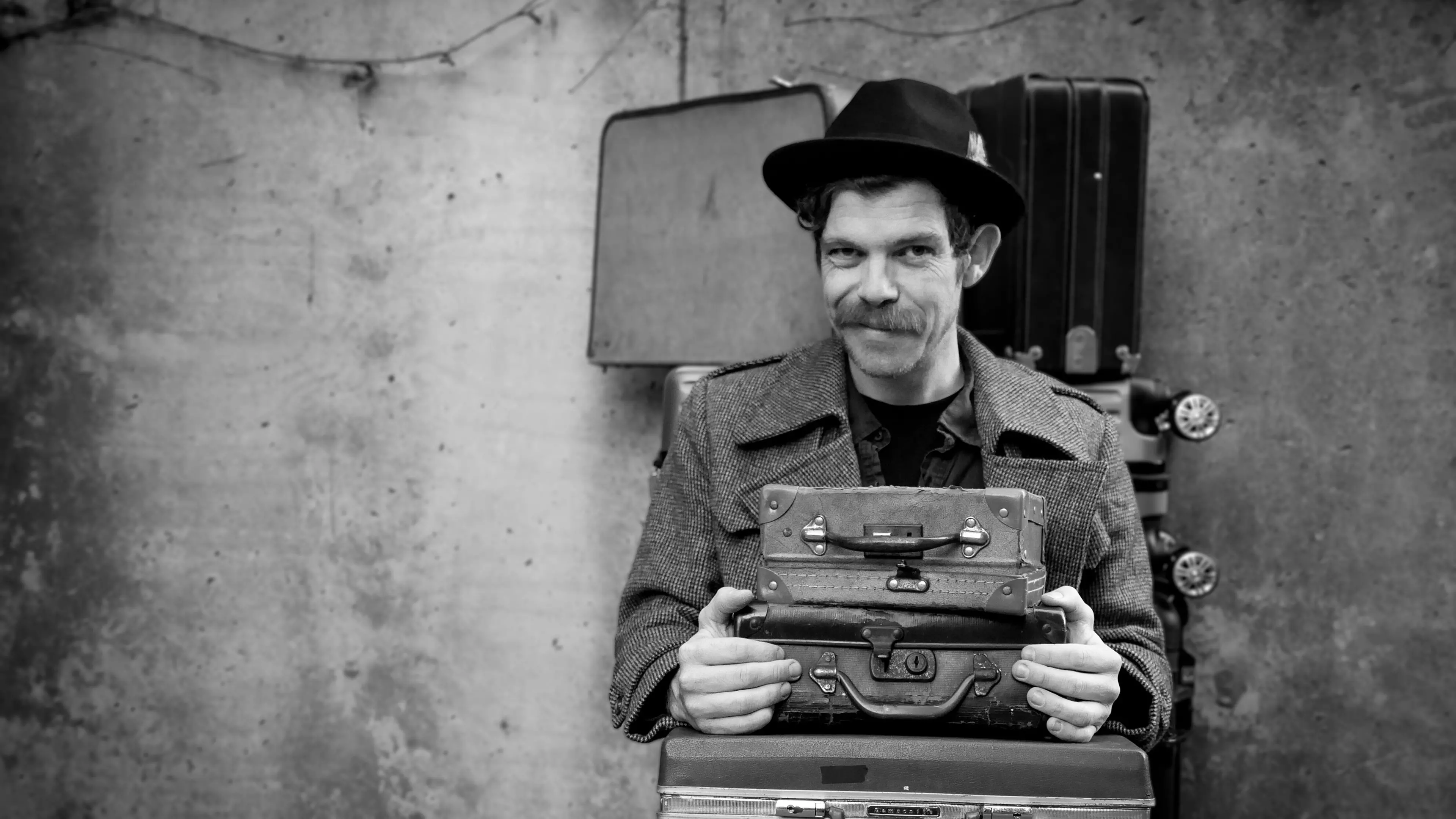 Suitcase-sized show inspired by globetrotting surprises
