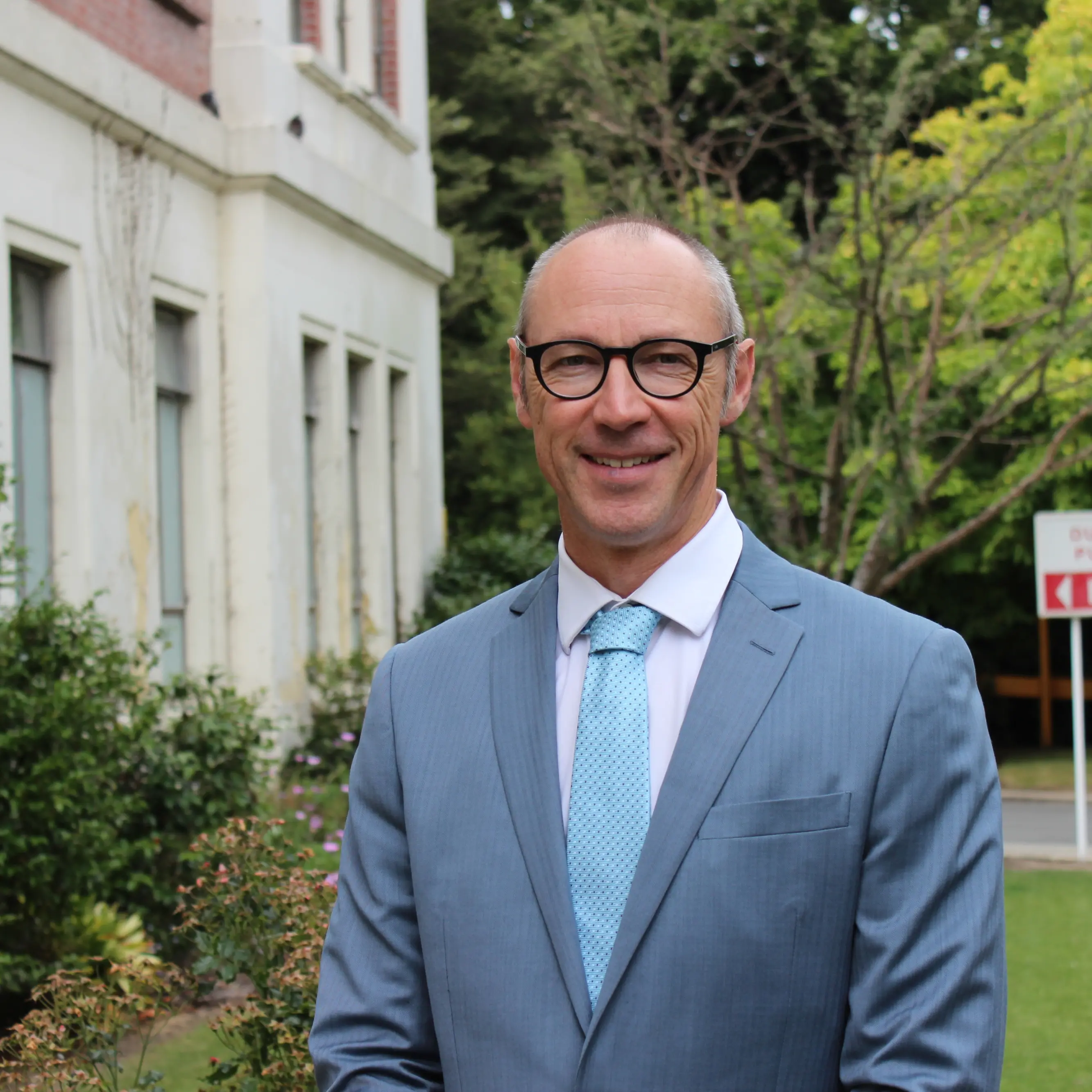 Changes in personnel leading new hospital build continue