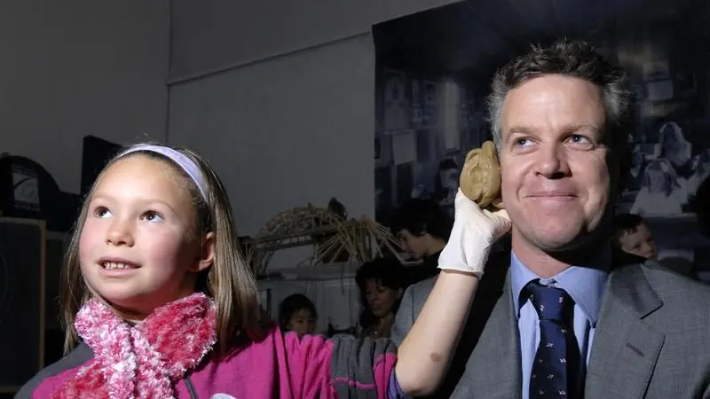 Surgeon inspires young modellers