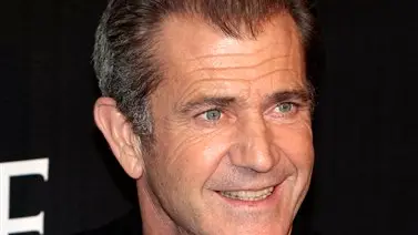 Mel Gibson crashes his car