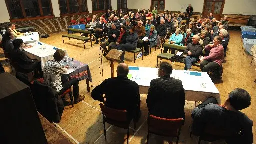 Little to separate mayoral candidates on politeness
