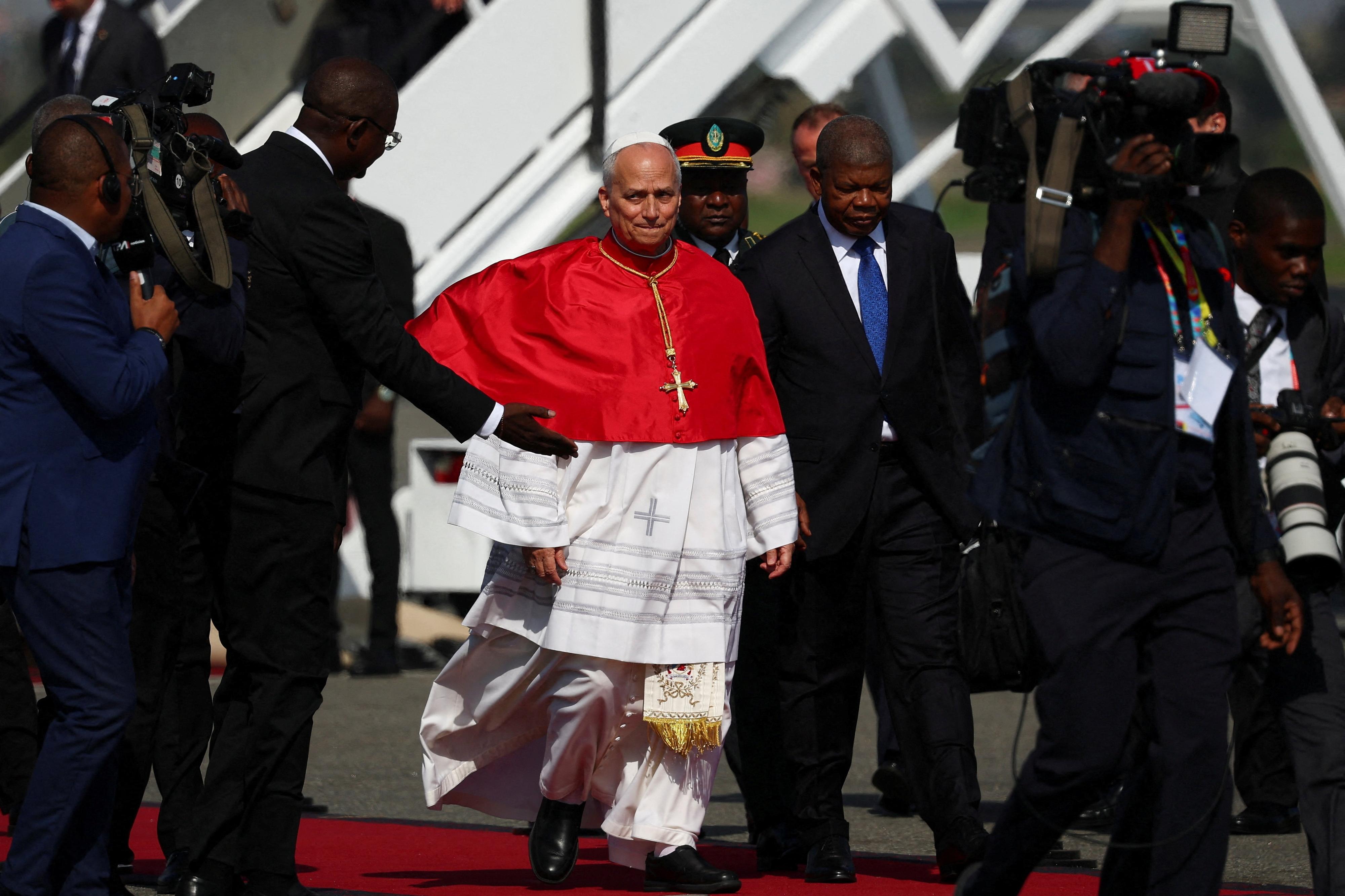 Pope downplays feud with Trump