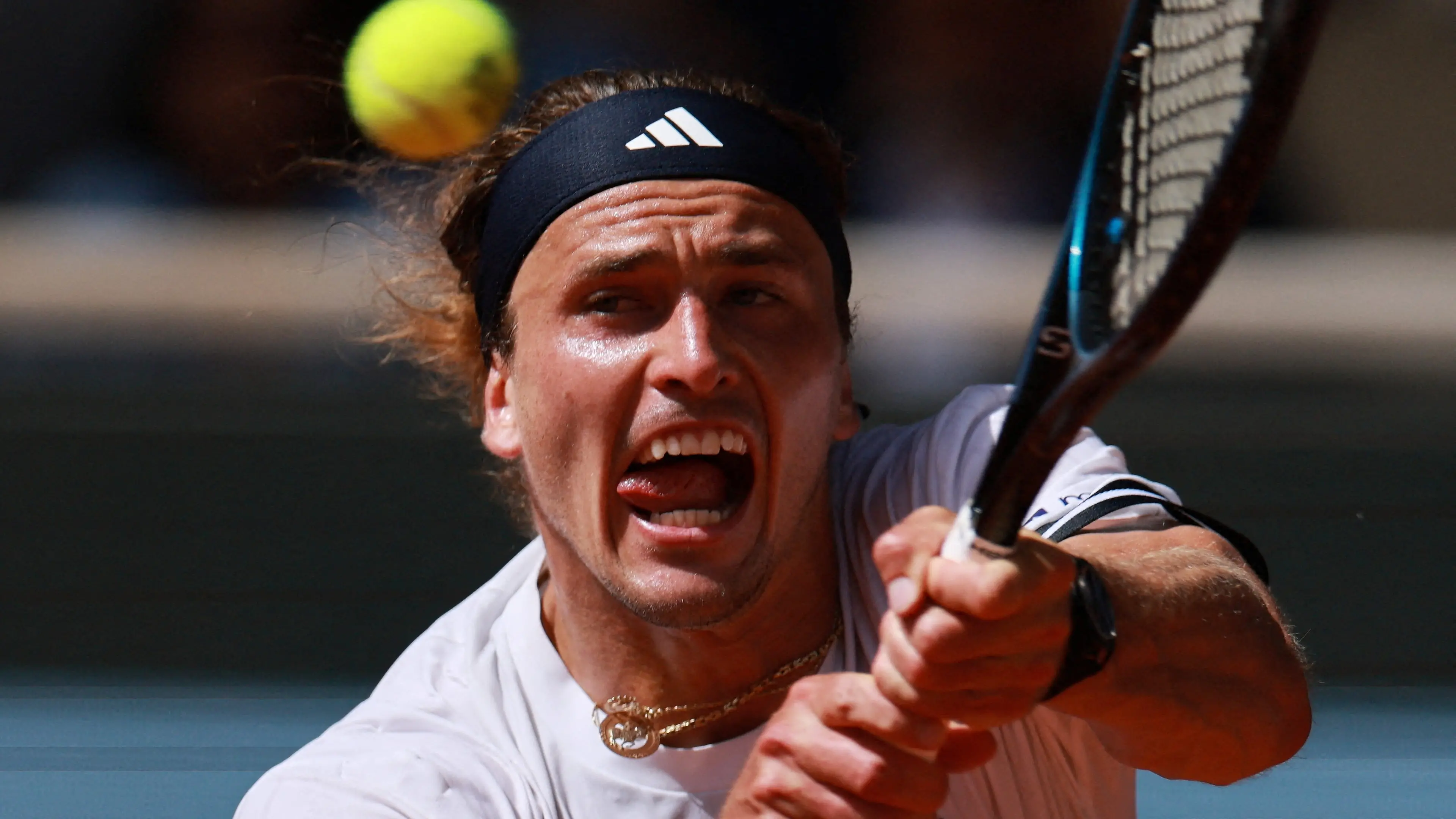 Djokovic, Zverev off to winning starts, shock exit for Fritz