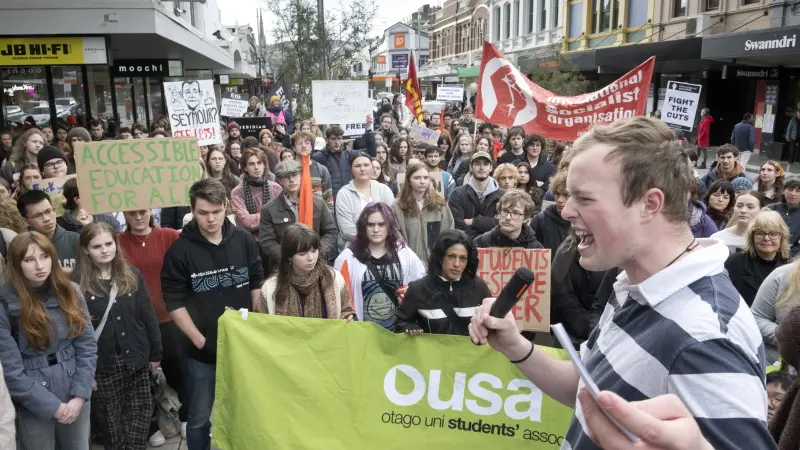 Students march to Octagon in protest of scrapping fees free