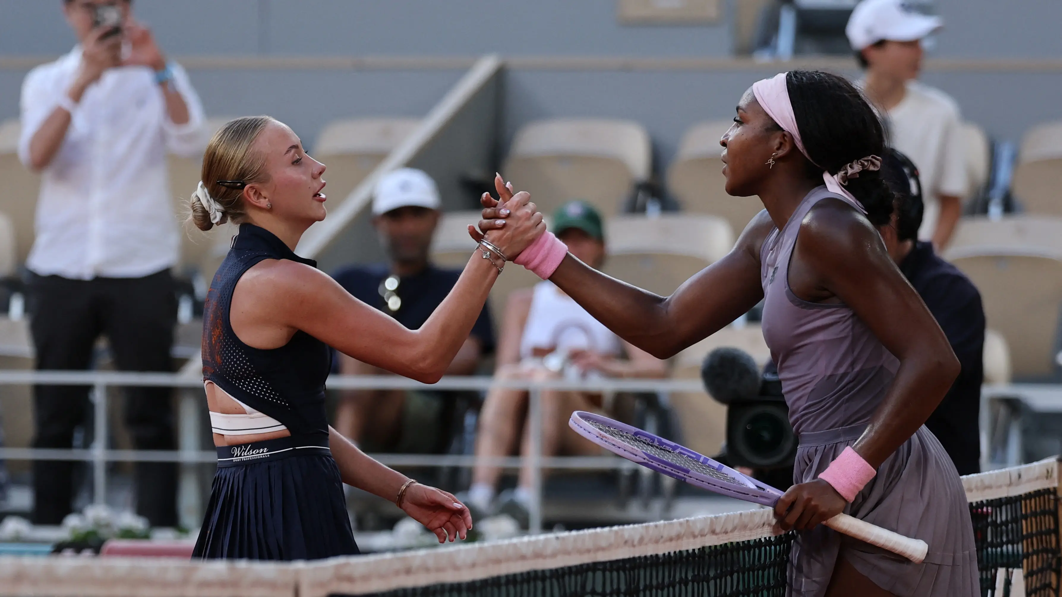 Gauff joins big-name exodus, Sabalenka solid