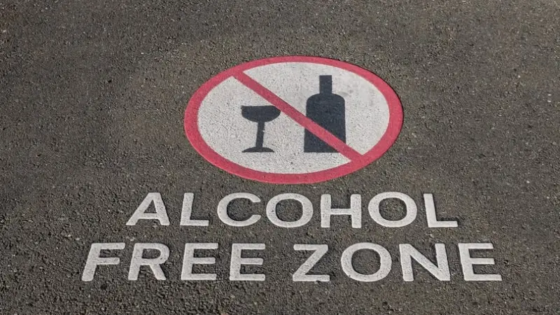 Street booze ban possible to cork uni students