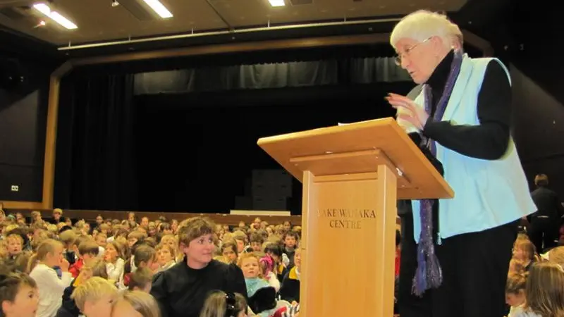 Pupils farewell Tenby St school