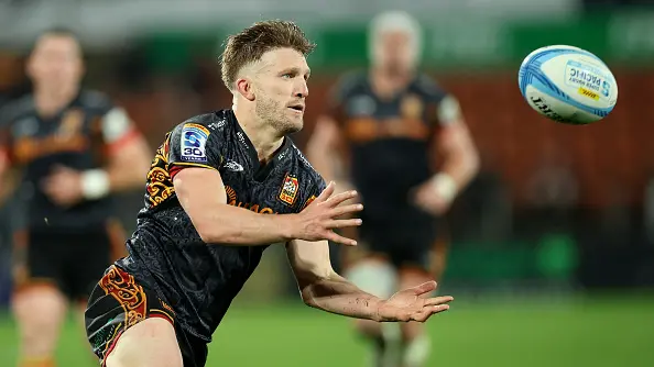 Chiefs out to dethrone Crusaders, red-hot Canes host Blues