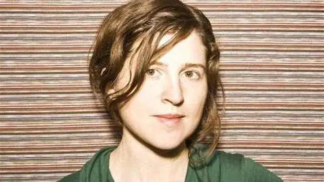 On the floor: US songstress on way
