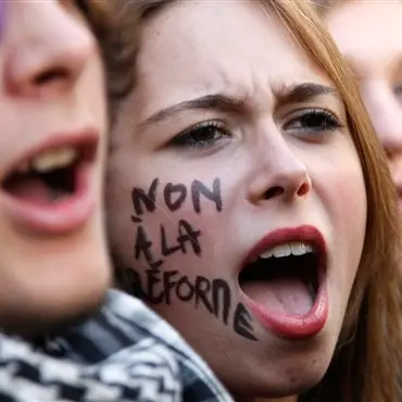 Fresh clashes over France pension plan
