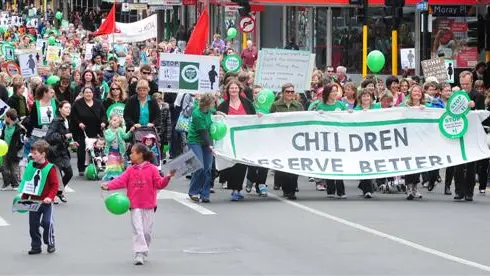 1000 march against cuts to early education