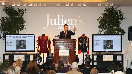 Michael Jackson glove brings $430,000 at auction
