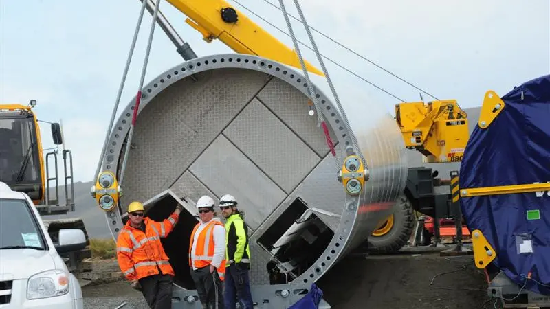 Strong winds a blow to turbine installation