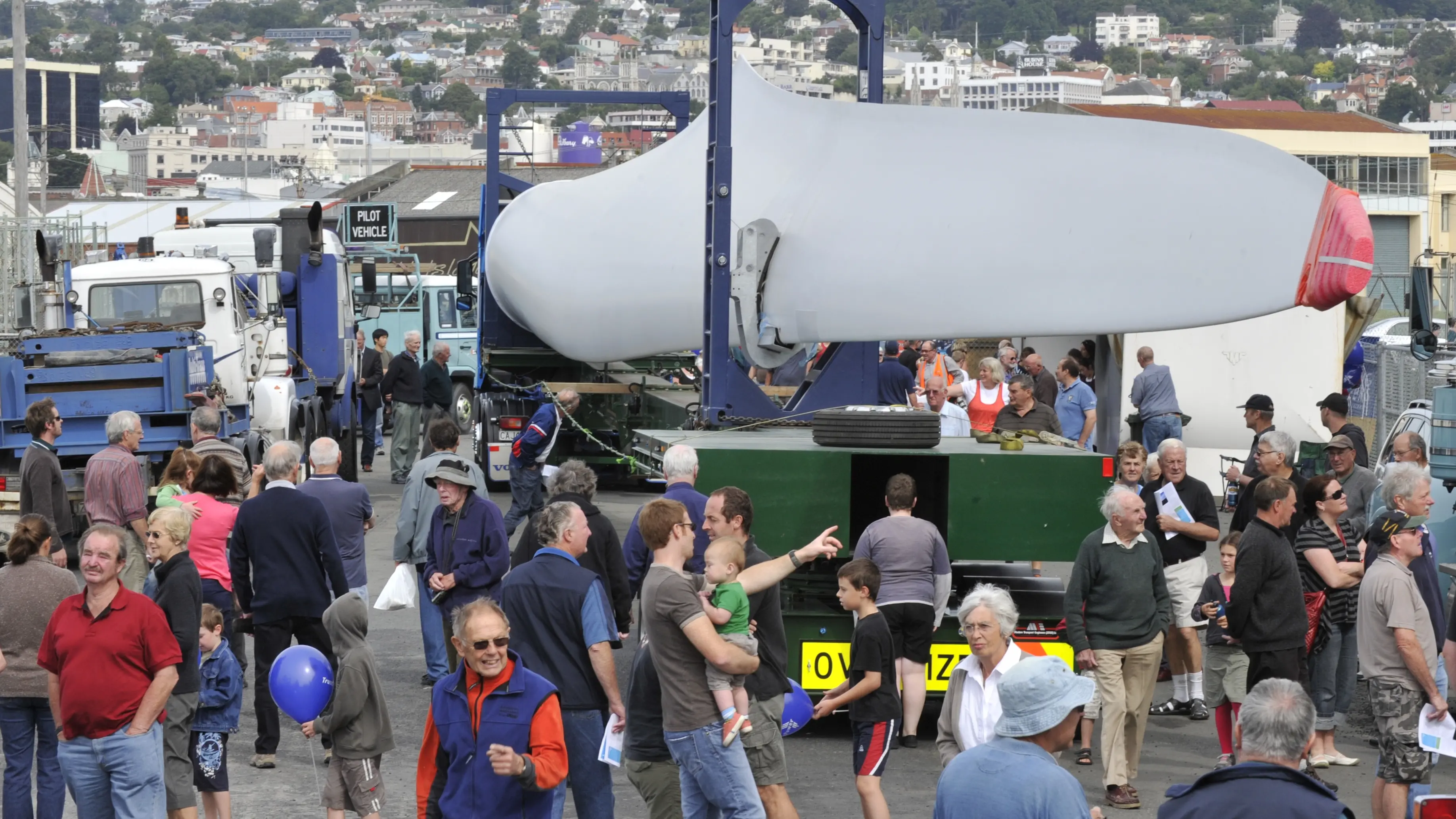 Wind farm component open day draws 1200