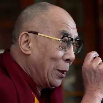 Dalai Lama giving up political role
