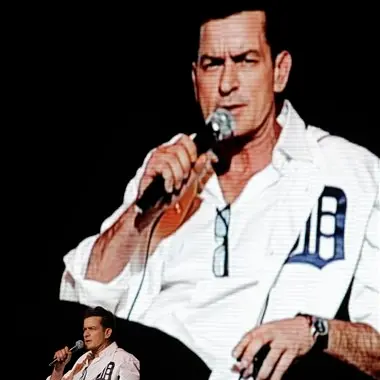 Sheen show goes on despite boos