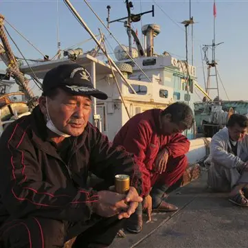 Workers plug radiation leak in Japan
