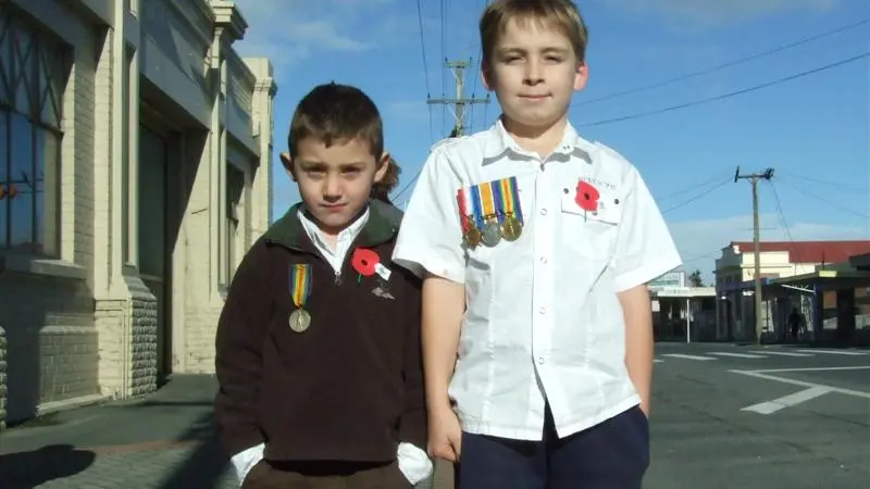 Descendants take pride in war medals