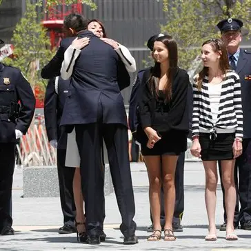 Obama pays respects at Ground Zero