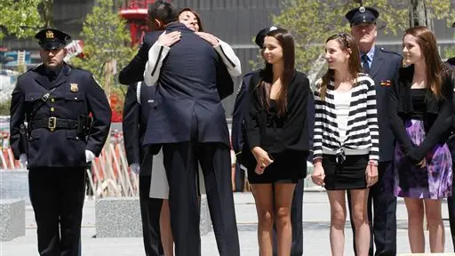 Obama pays respects at Ground Zero