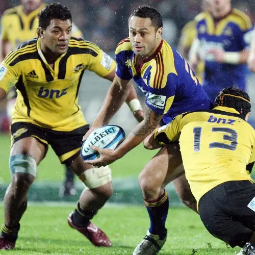 Rugby: Highlanders grind out narrow win
