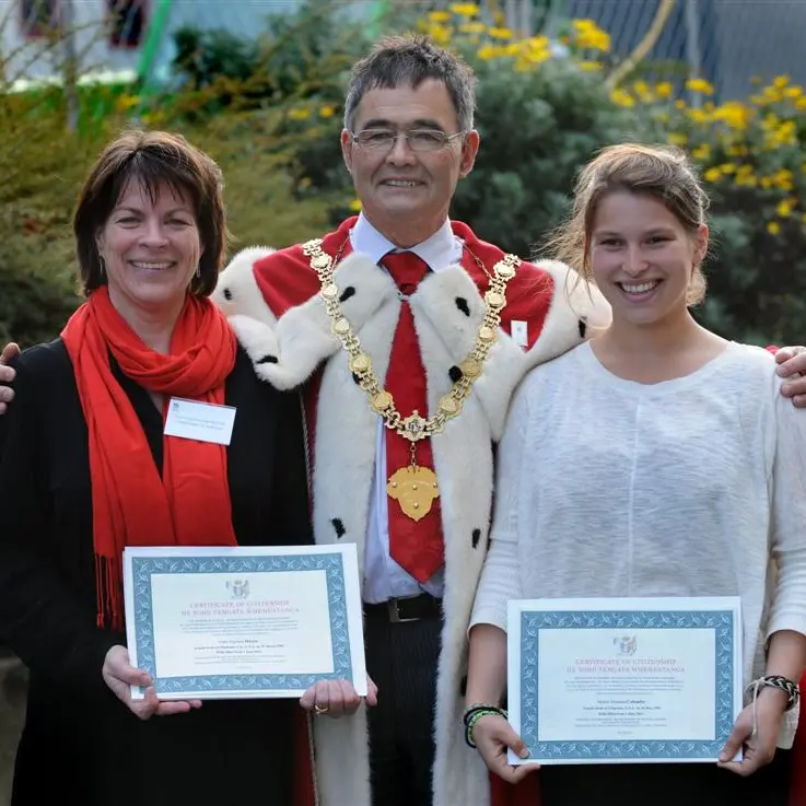 Pair become NZ citizens