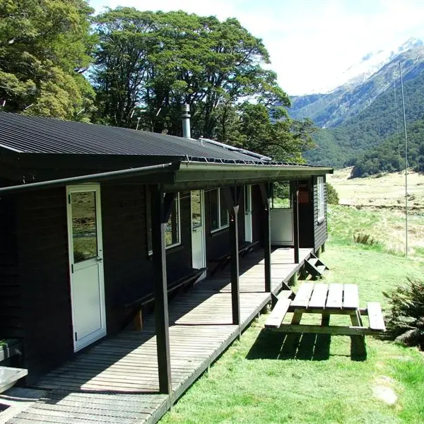 Replacement hut given approval