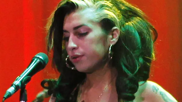 More cancellations for troubled Winehouse