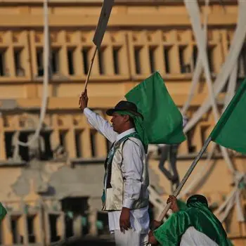Gaddafi rallies the troops against the world